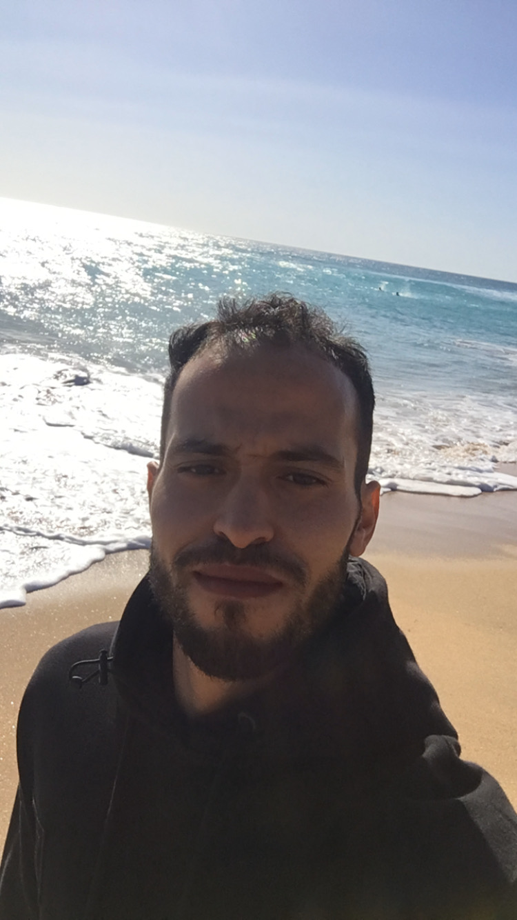 Portrait de l'hôte sur la côte de Tanger.