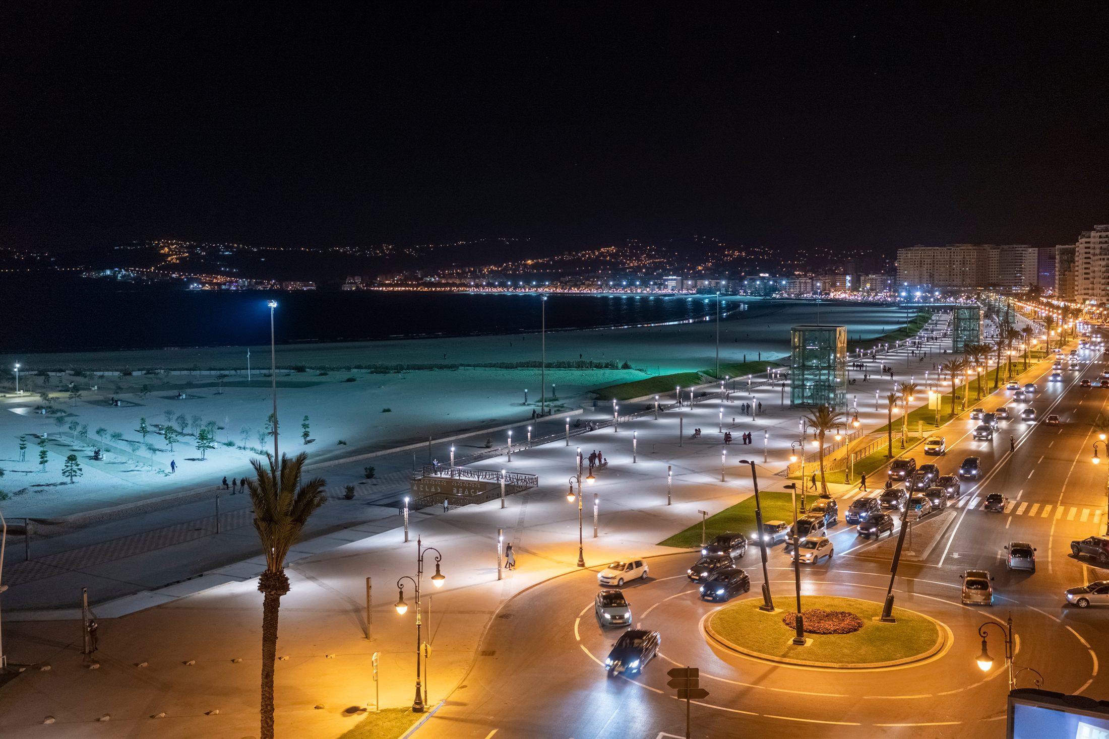 Ambiance de la Corniche de Tanger tirée du guide HiTanger.
